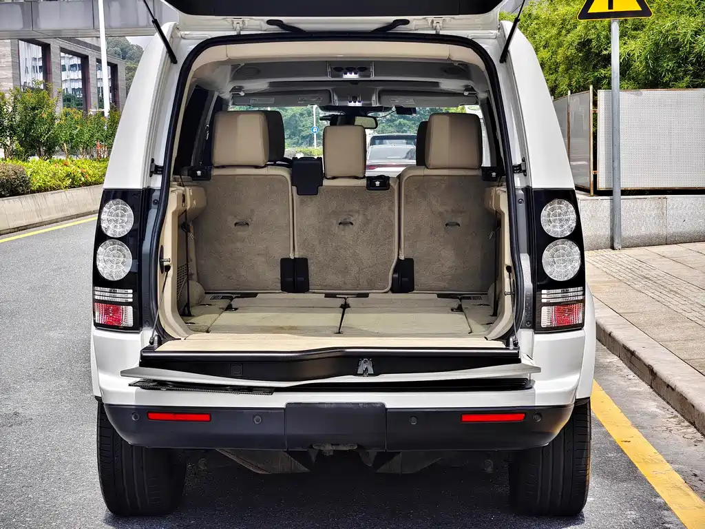 Land Rover Discovery 2014 — фото 9