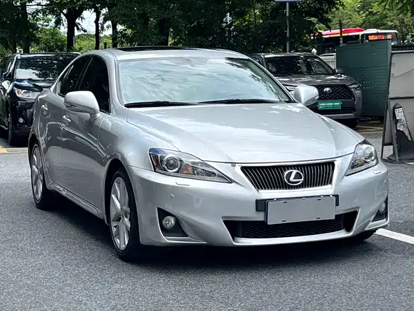 Lexus IS 2011