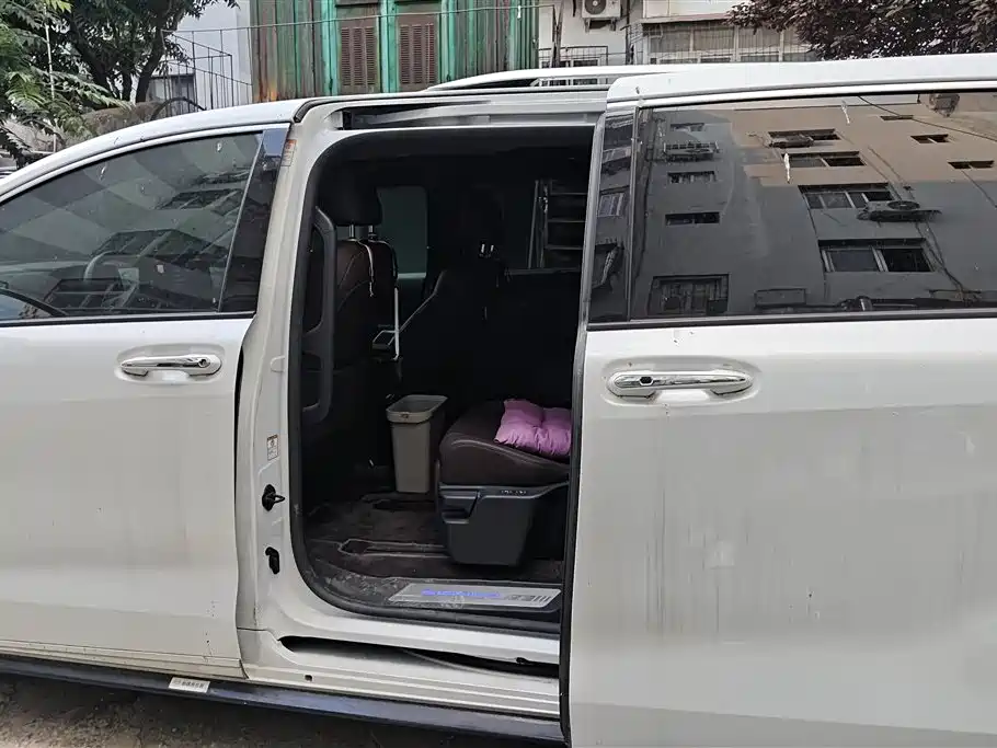 Toyota Sienna 2023 — фото 11