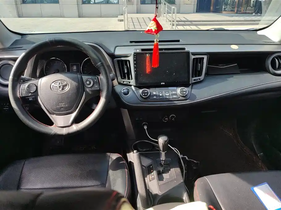 Toyota RAV4 2019 — фото 12