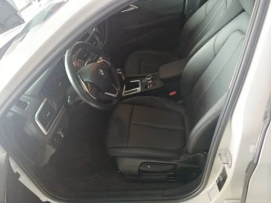 BMW 1 Series 2019 — фото 15