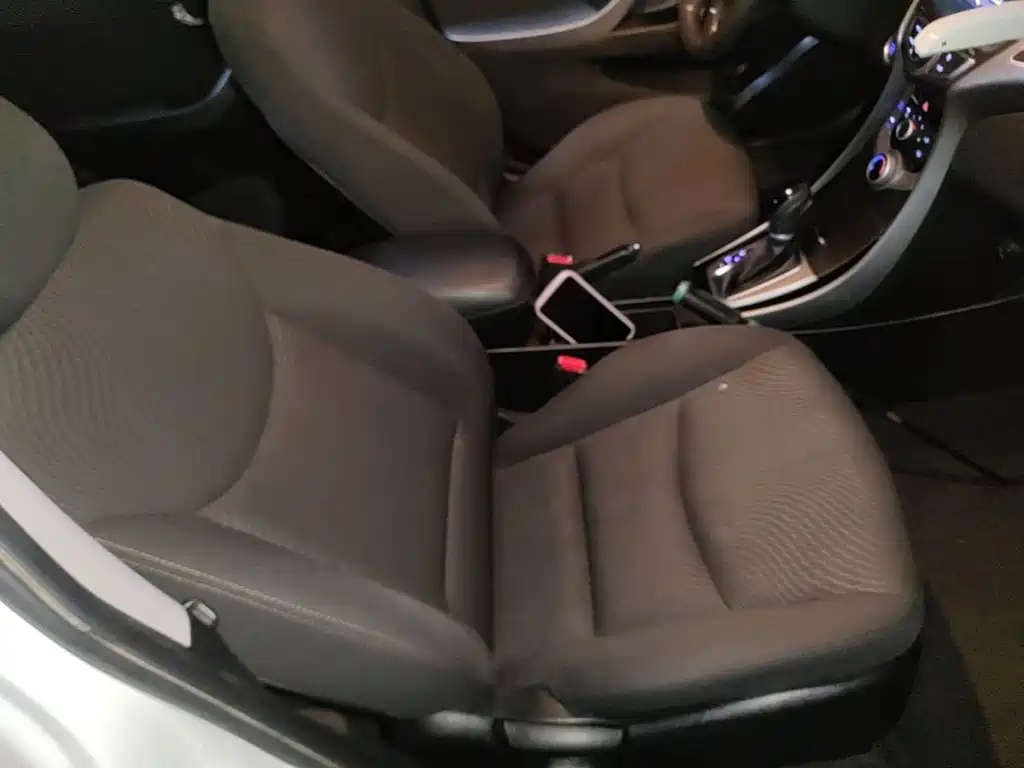 Hyundai Elantra 2018 — фото 25