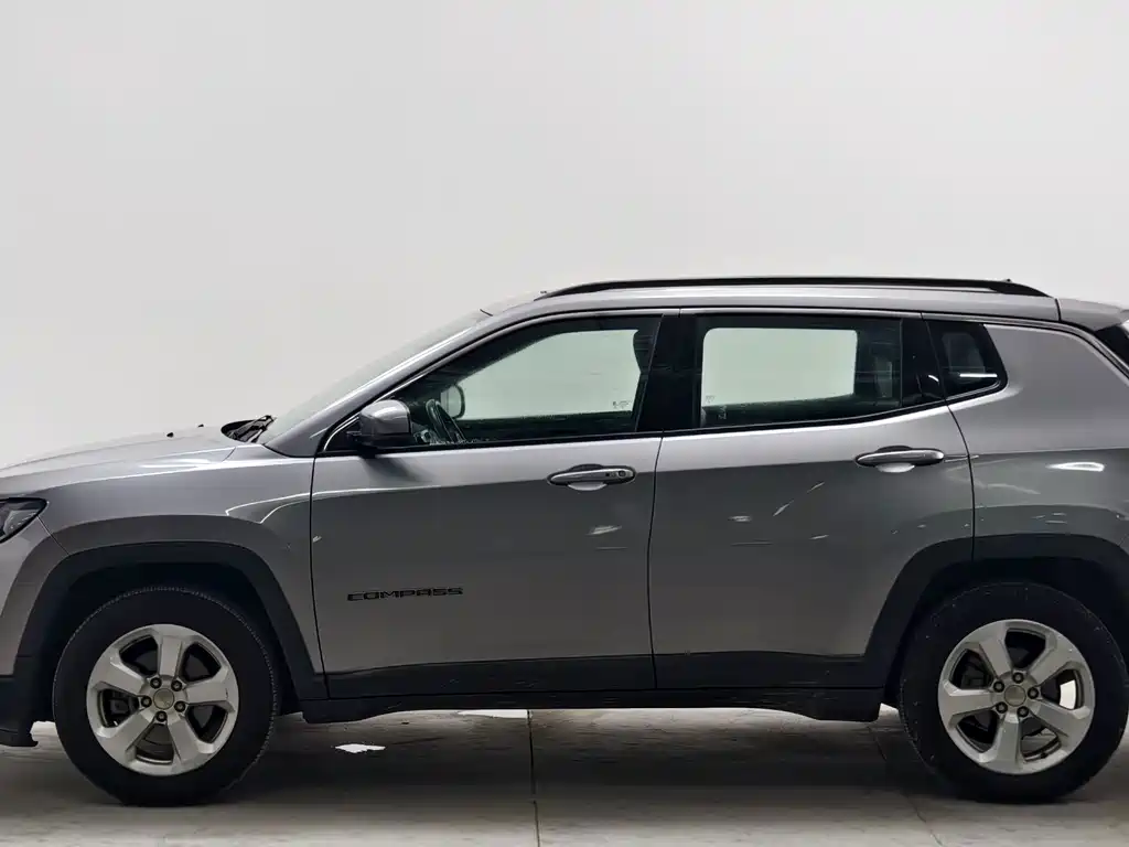 Jeep Compass 2018 — фото 7