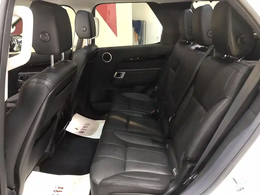 Land Rover Discovery 2019 — фото 12