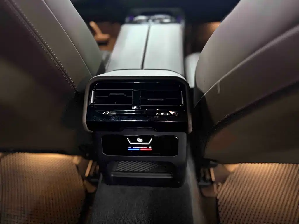 BMW 5 Series 2025 — фото 17