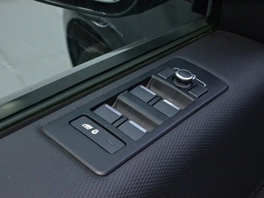 Land Rover Discovery 2022 — фото 17