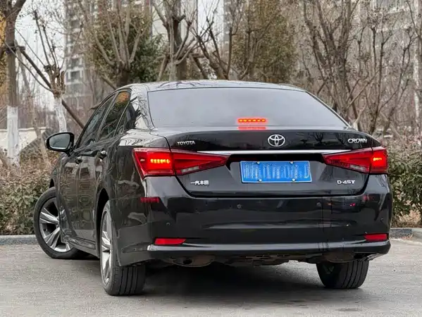 Toyota Crown 2015