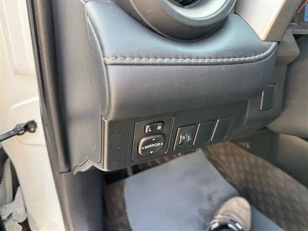 Toyota RAV4 2016 — фото 2