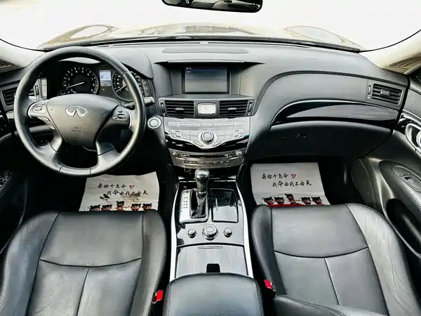 Infiniti Q70 2016