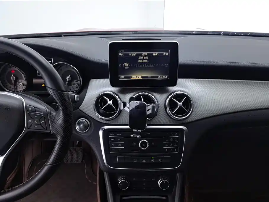 Mercedes-Benz GLA 2016 — фото 13
