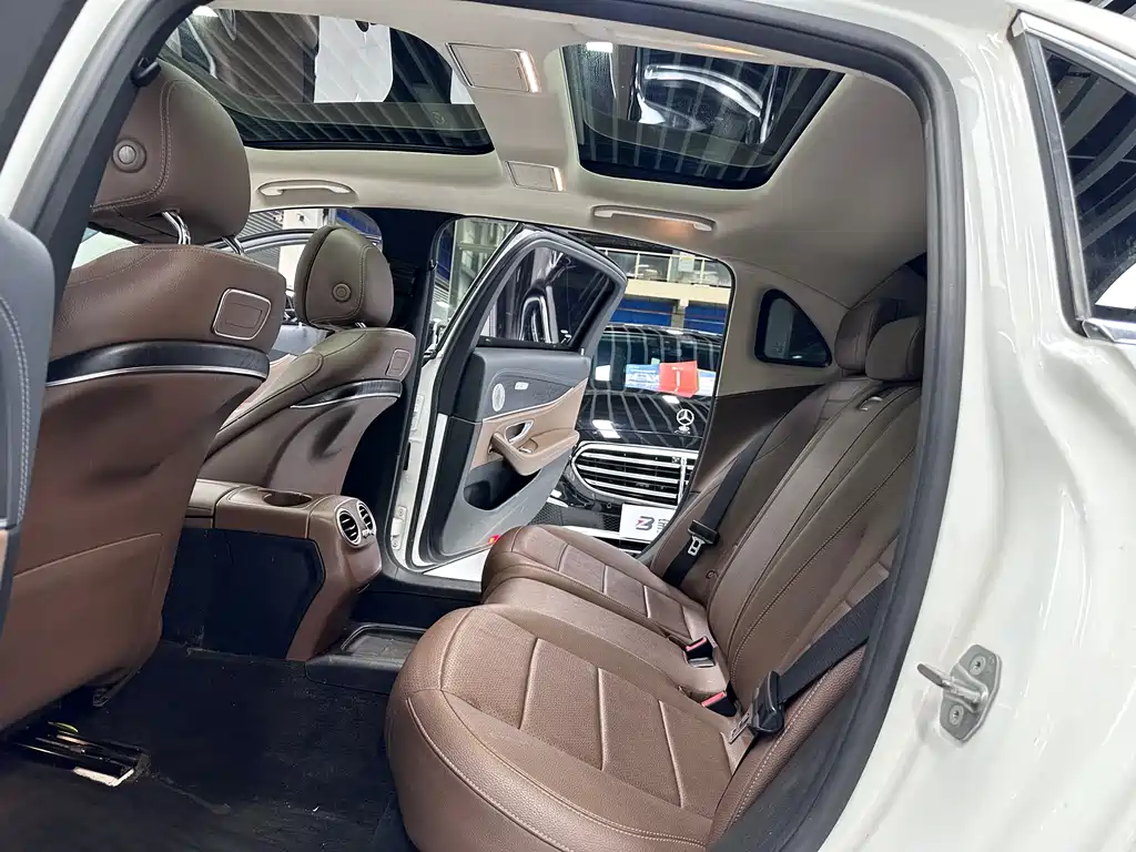 Mercedes-Benz E-Class 2018 — фото 13