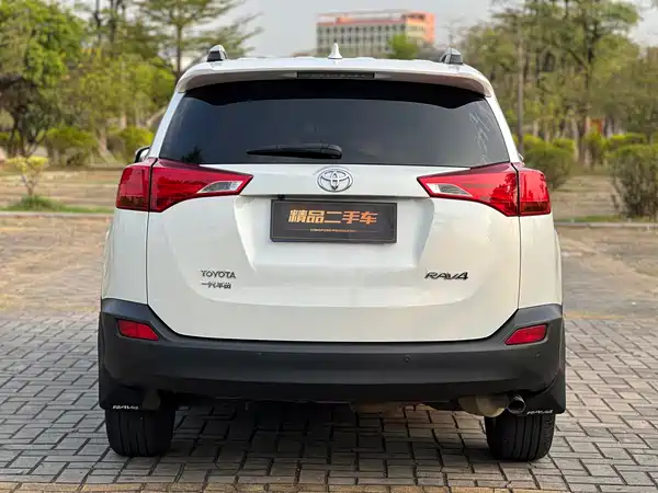 Toyota RAV4 2015