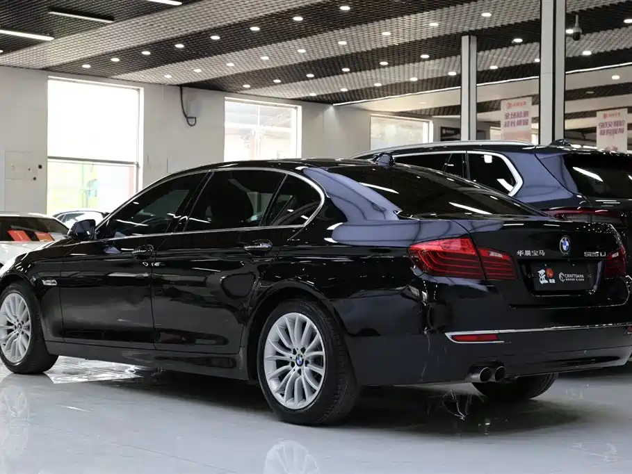 BMW 5 Series 2017 — фото 21