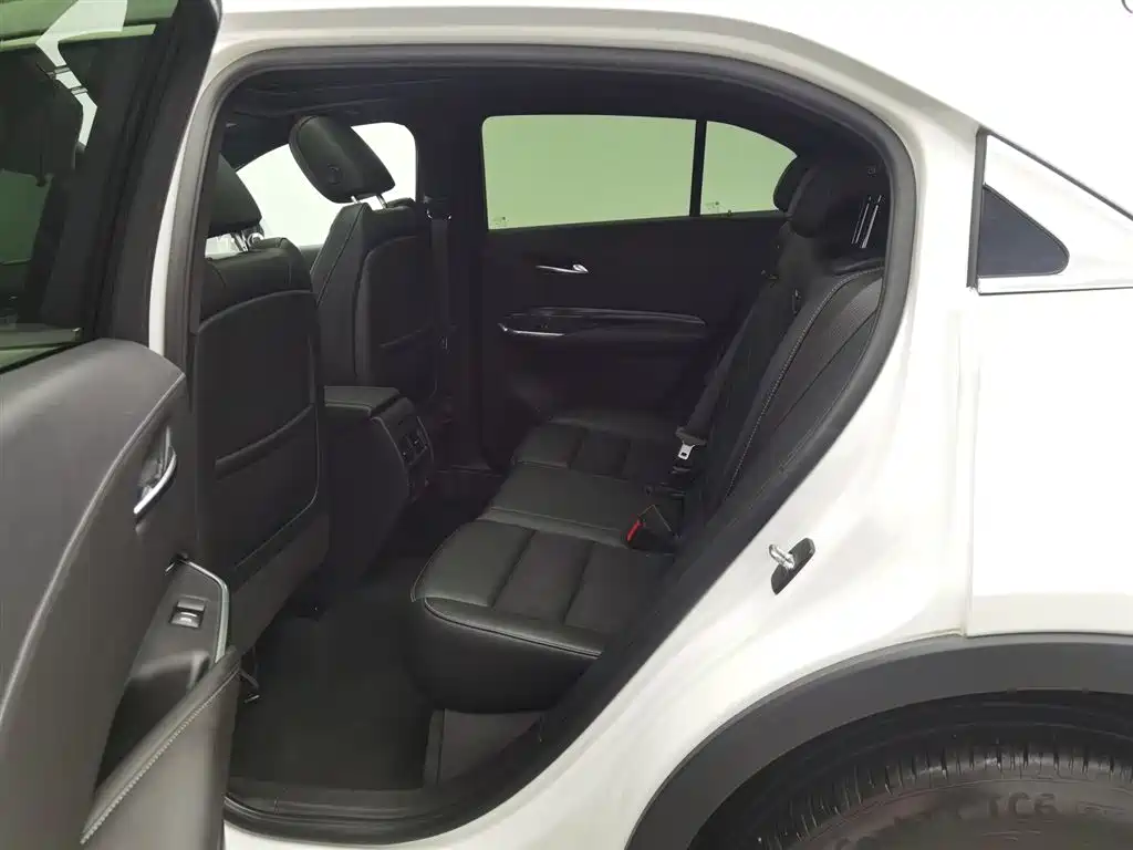Cadillac XT4 2019 — фото 15