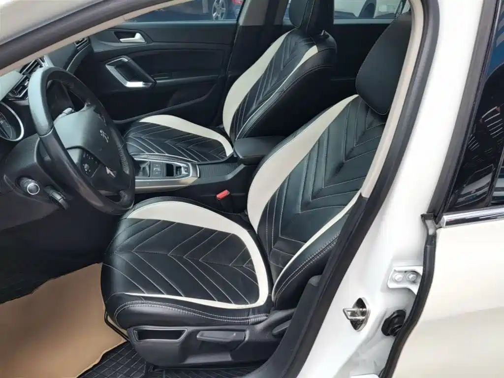 Peugeot 408 2016 — фото 15