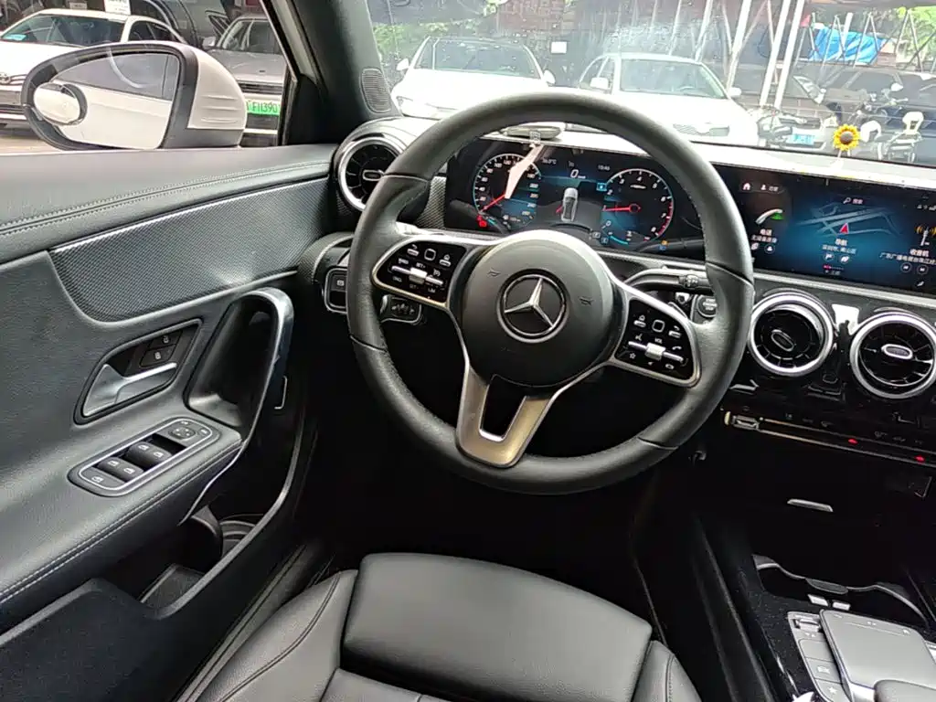 Mercedes-Benz A-Class 2022 — фото 11
