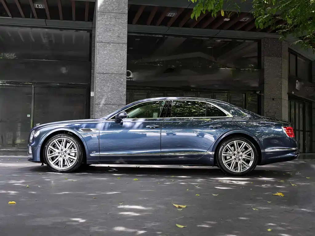 Bentley Flying Spur 2023 — фото 8