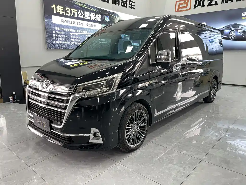 Toyota Hiace 2024 — фото 1