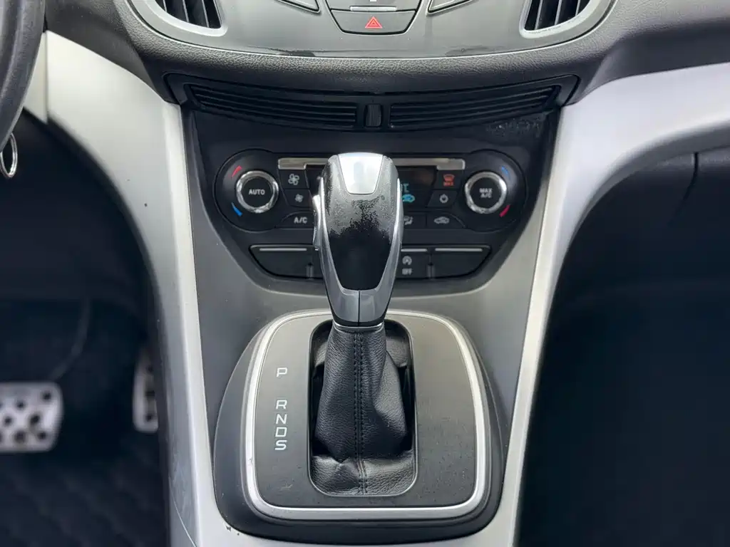 Ford Kuga 2015 — фото 13