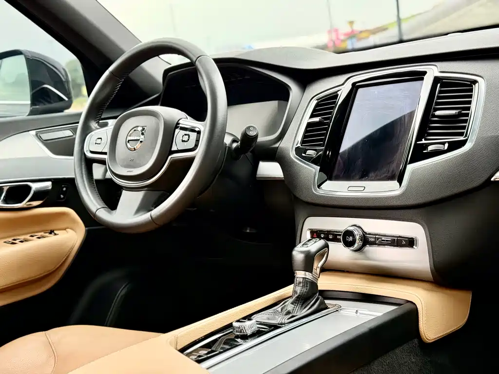 Volvo XC90 2017 — фото 13