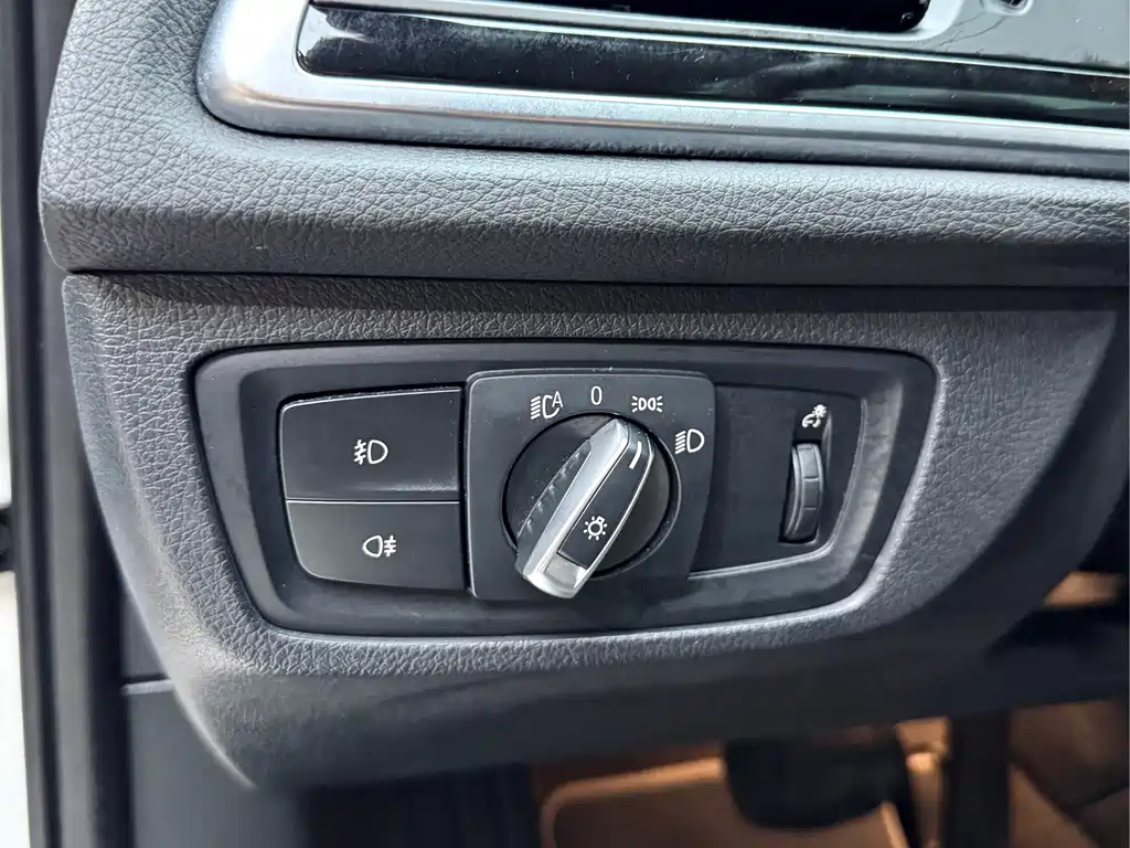 BMW 1 Series 2018 — фото 19