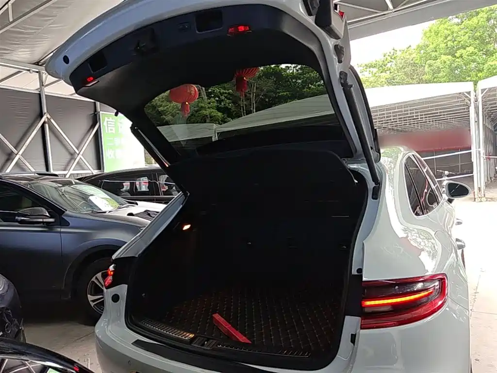 Porsche Macan 2016 — фото 18