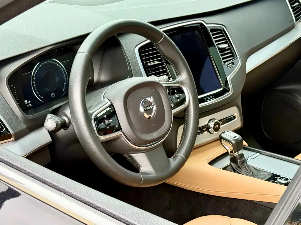 Volvo XC90 2017 — фото 15
