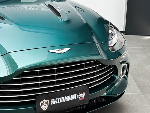 Aston Martin DBX 2023
