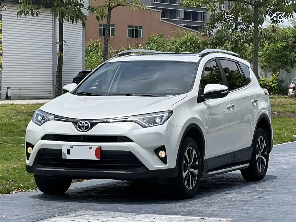 Toyota RAV4 2017 — фото 1