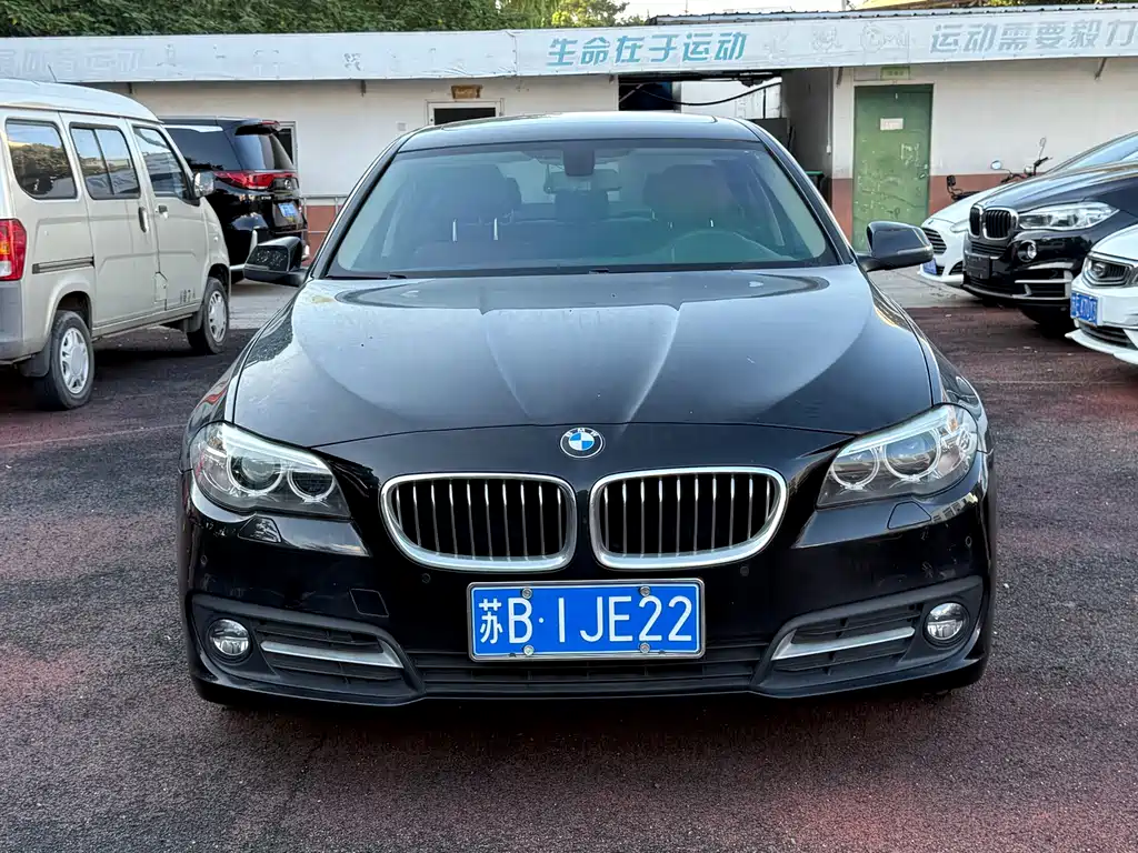 BMW 5 Series 2017 — фото 1