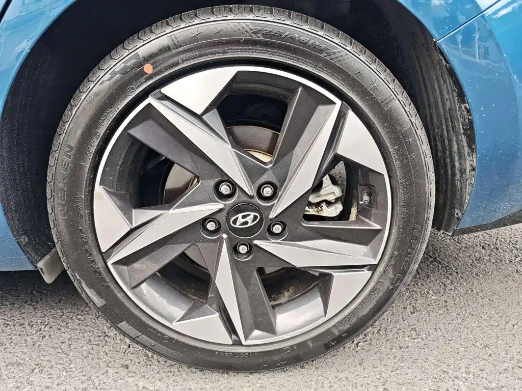 Hyundai Elantra 2021 — фото 12