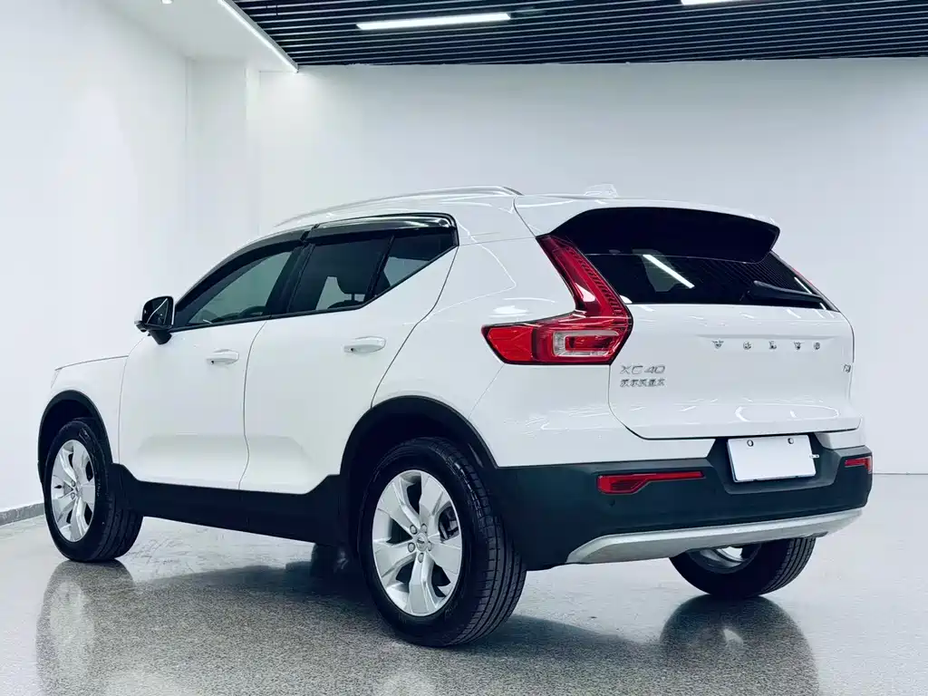 Volvo XC40 2022 — фото 3