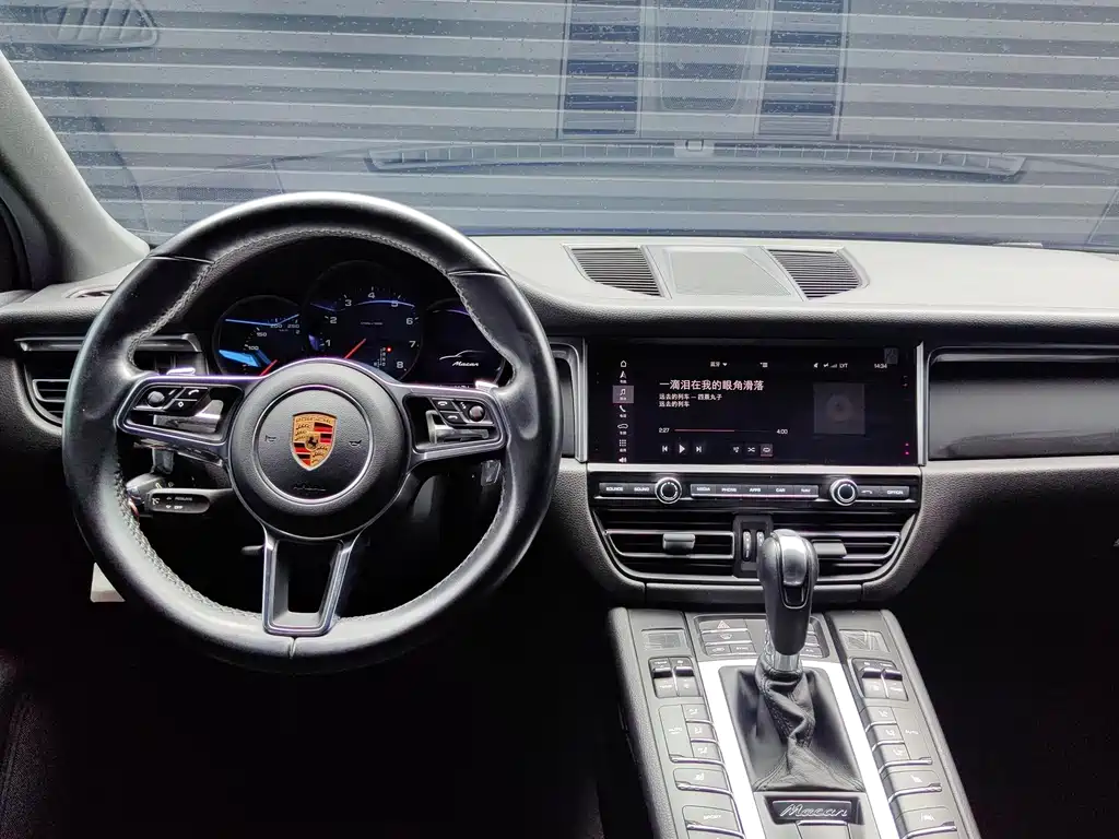 Porsche Macan 2019 — фото 17