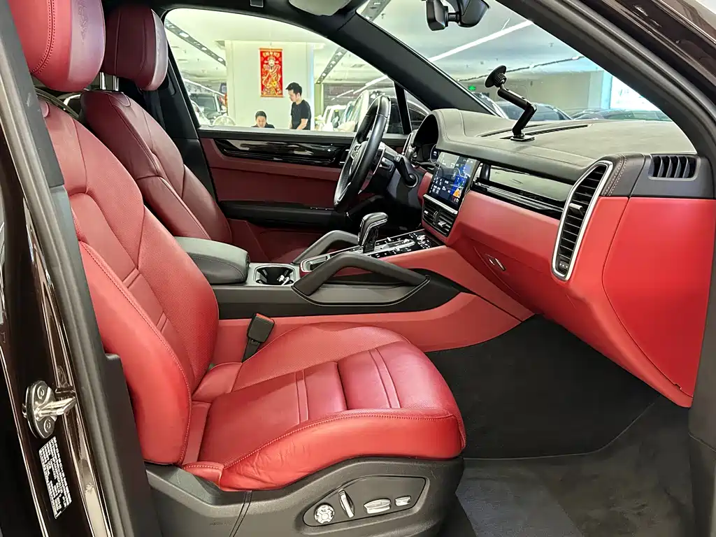 Porsche Cayenne 2019 — фото 12
