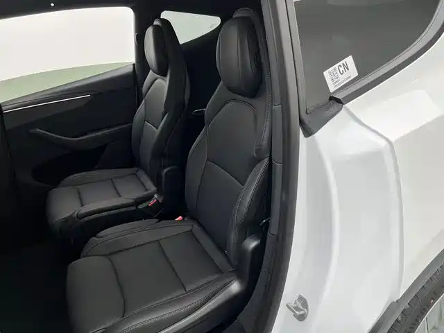 Tesla Model Y L 2026 — фото 15