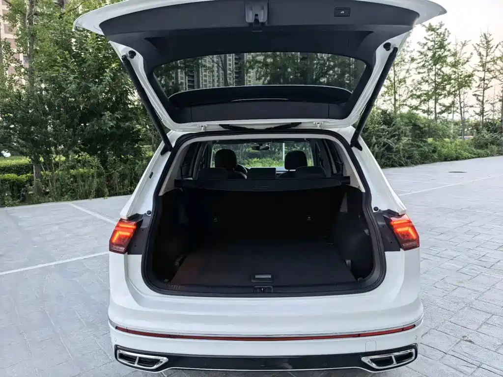 Volkswagen Tiguan L 2022 — фото 17