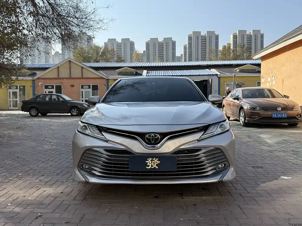 Toyota Camry 2021 — фото 1