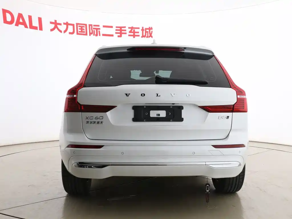 Volvo XC60 2023 — фото 15