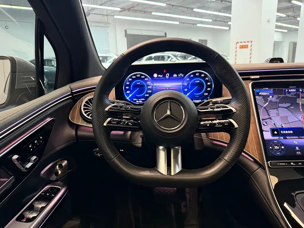 Mercedes-Benz EQE SUV 2023 — фото 14