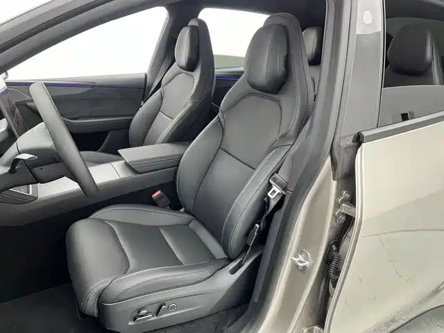 Tesla Model Y L 2025 — фото 12