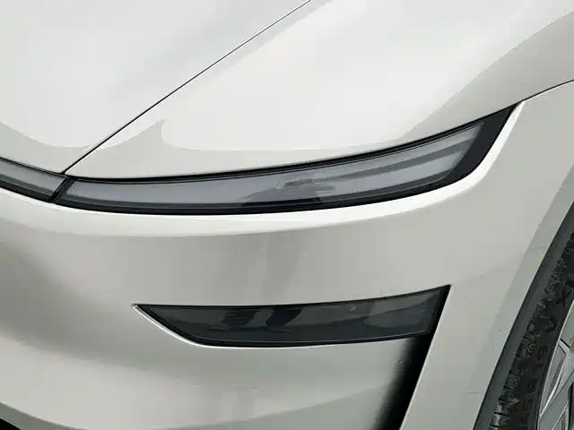 Tesla Model Y L 2025 — фото 25
