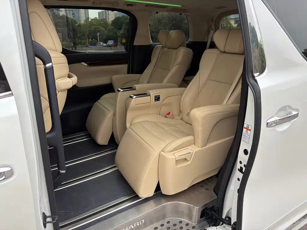 Toyota Alphard 2019 — фото 7