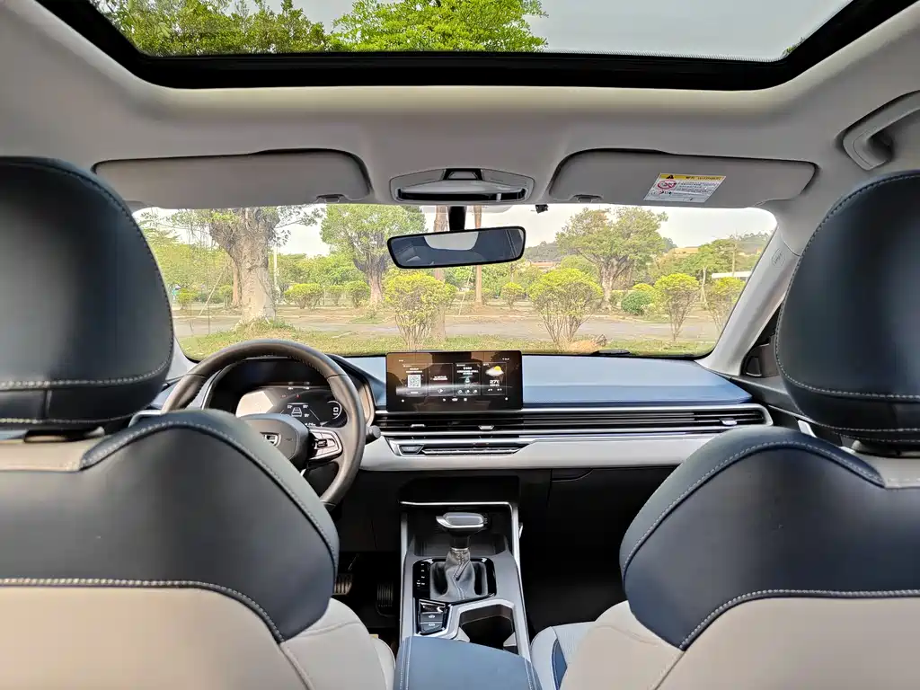 Geely Emgrand 2022 — фото 10