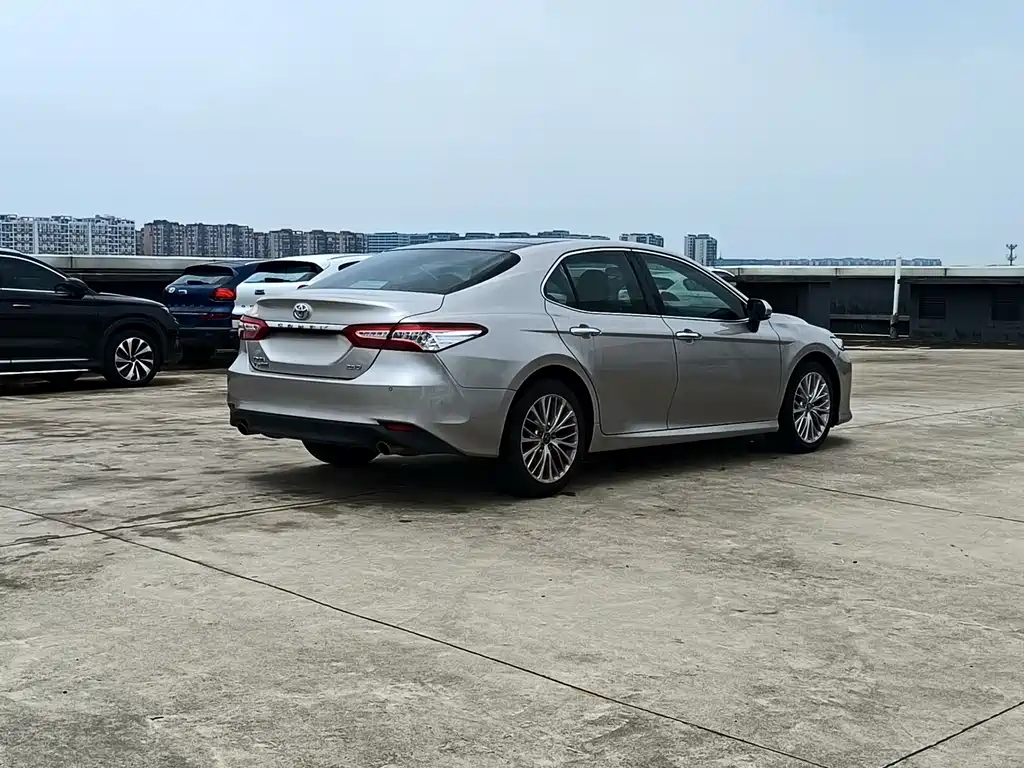 Toyota Camry 2018 — фото 4
