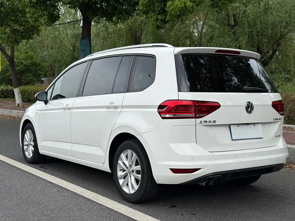 Volkswagen Touran 2018 — фото 17