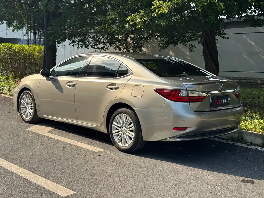Lexus ES 2017 — фото 4