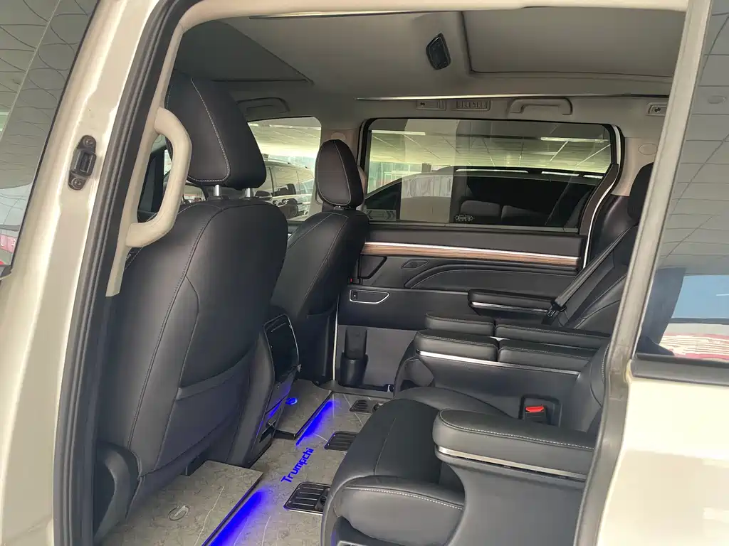 GAC Motor Trumpchi M8 2022 — фото 10