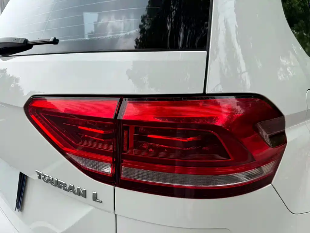 Volkswagen Touran 2018 — фото 14