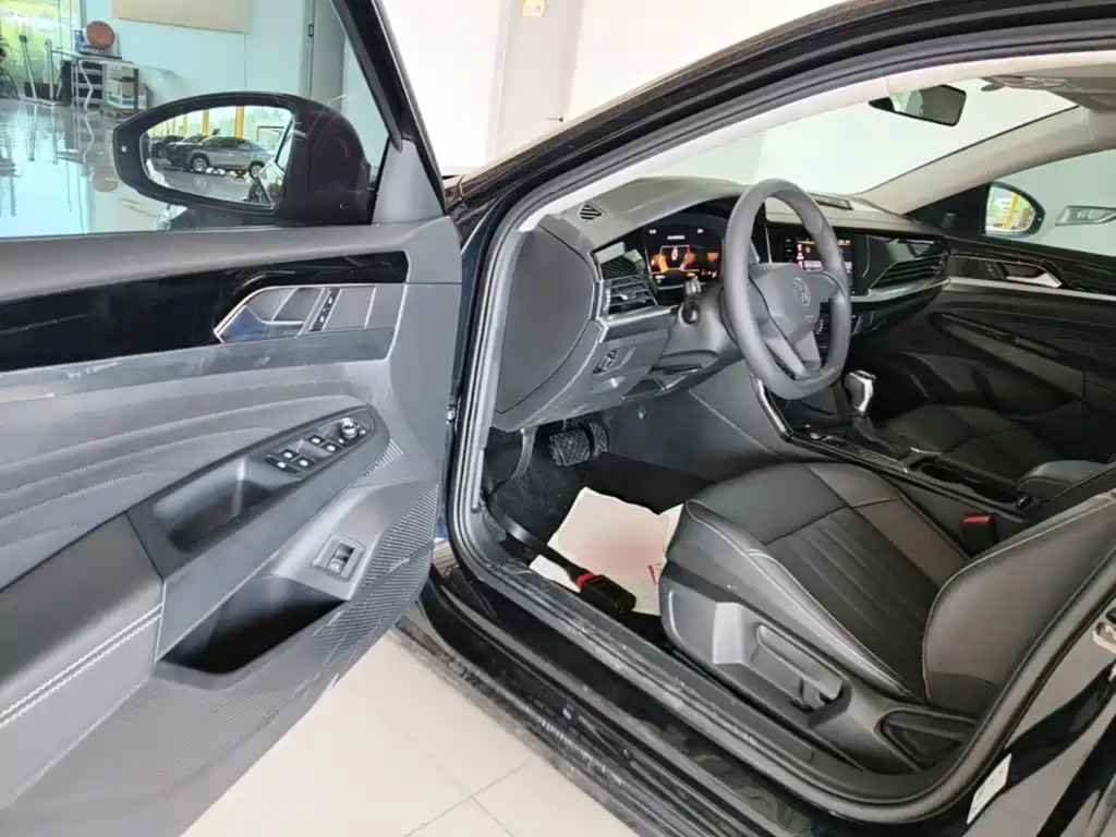 Volkswagen Passat 2023 — фото 16
