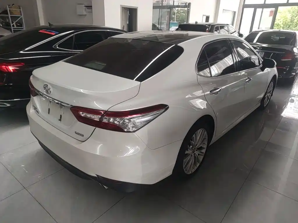 Toyota Camry 2019 — фото 7